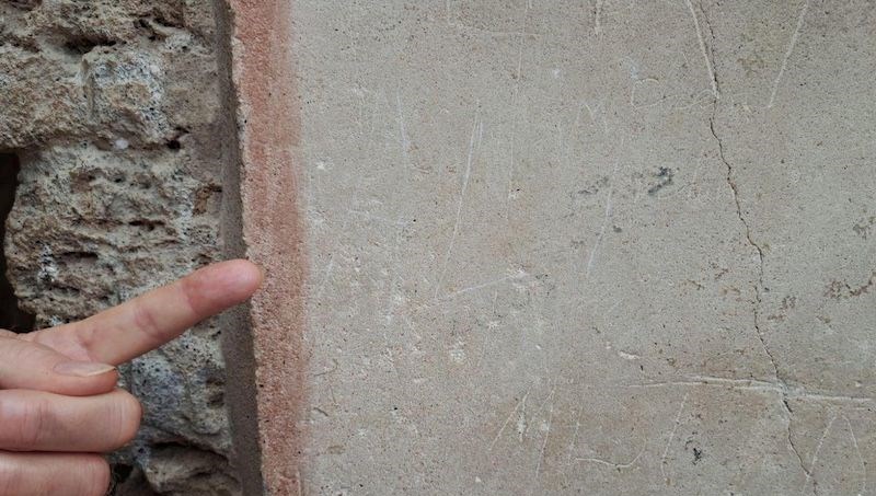 “Pompeiili Ali” gözaltına alındı: Ceii Evi’ne ismini kazıdı